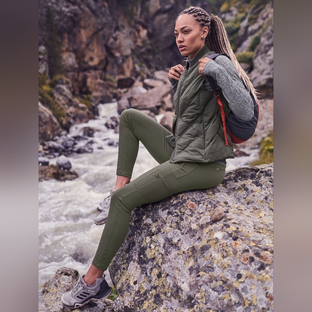 Athleta Headlands Hybrid Tight olive green
